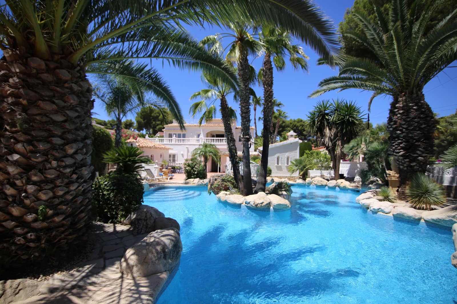 4 bedroom Villa for sale in Moraira with pool - € 1,199,000 (Ref: 8475518)