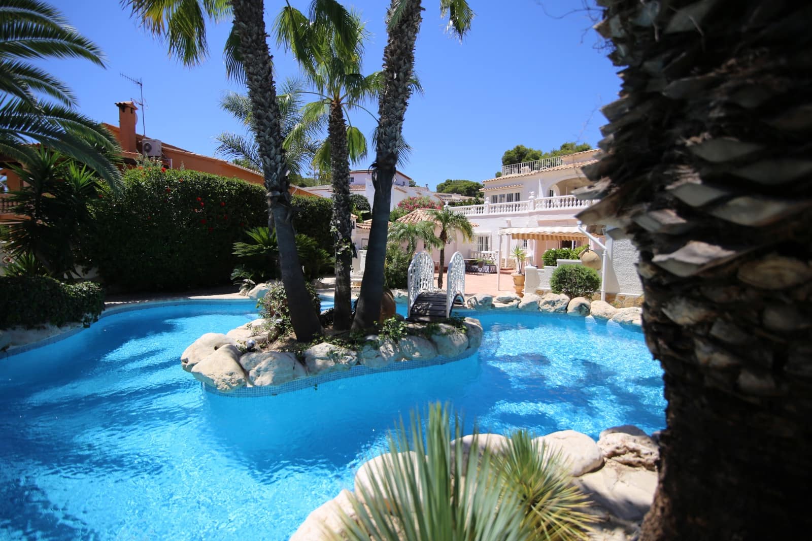 4 bedroom Villa for sale in Moraira with pool - € 1,199,000 (Ref: 8475518)