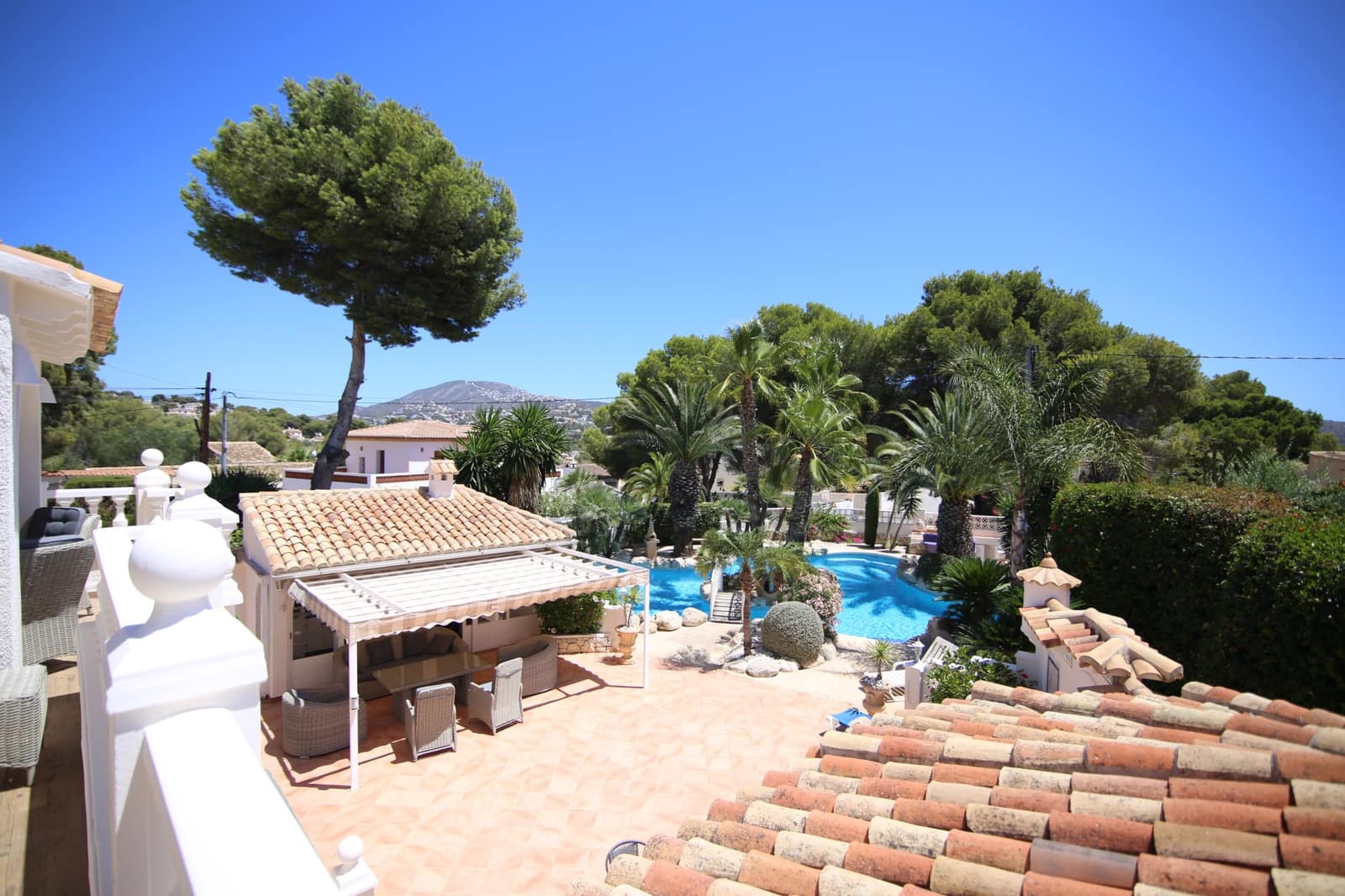 4 bedroom Villa for sale in Moraira with pool - € 1,199,000 (Ref: 8475518)