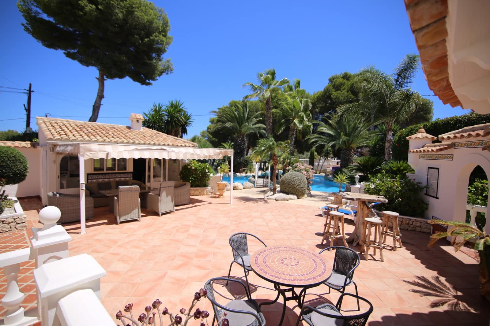 4 bedroom Villa for sale in Moraira with pool - € 1,199,000 (Ref: 8475518)