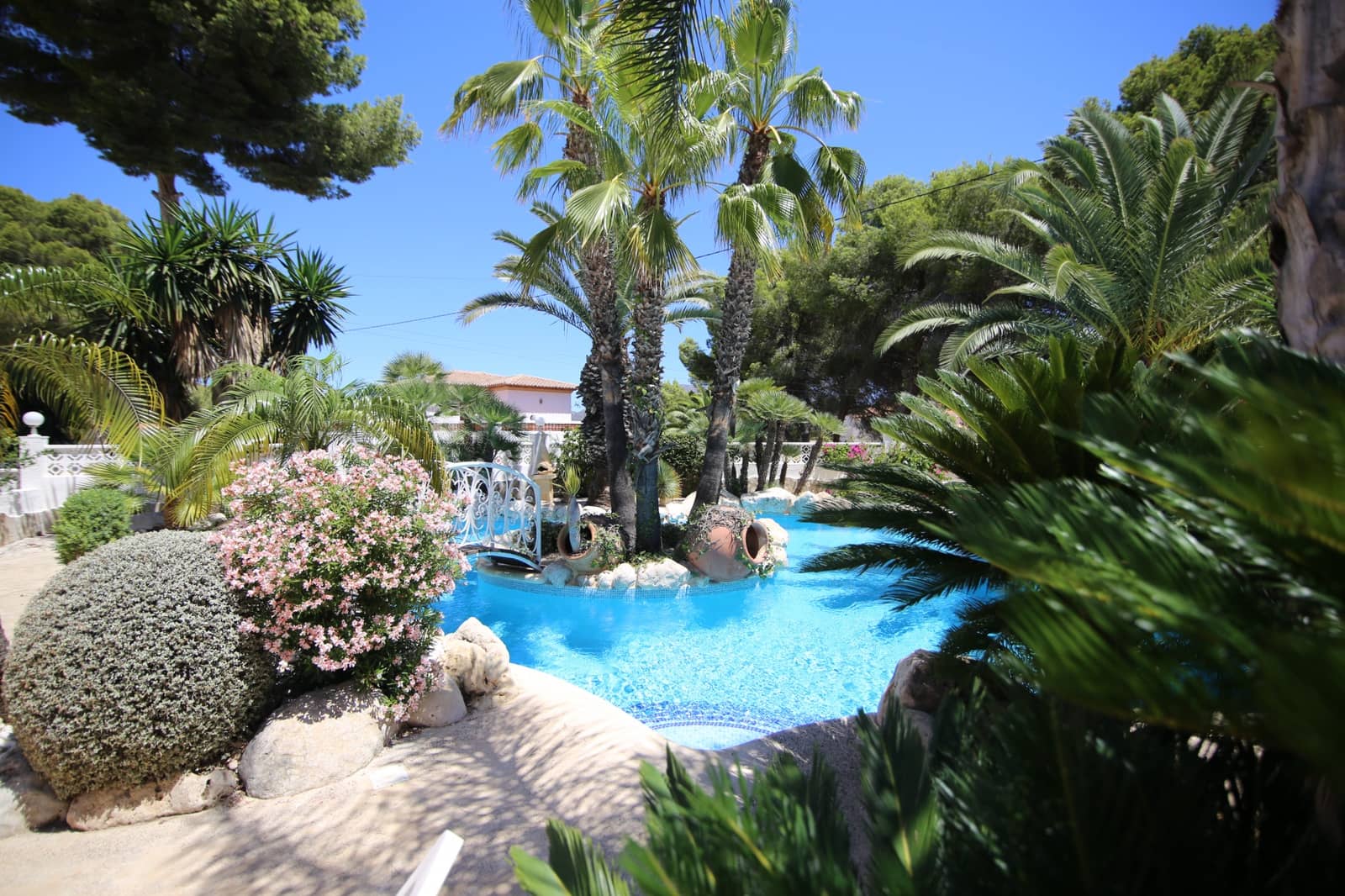 4 bedroom Villa for sale in Moraira with pool - € 1,199,000 (Ref: 8475518)