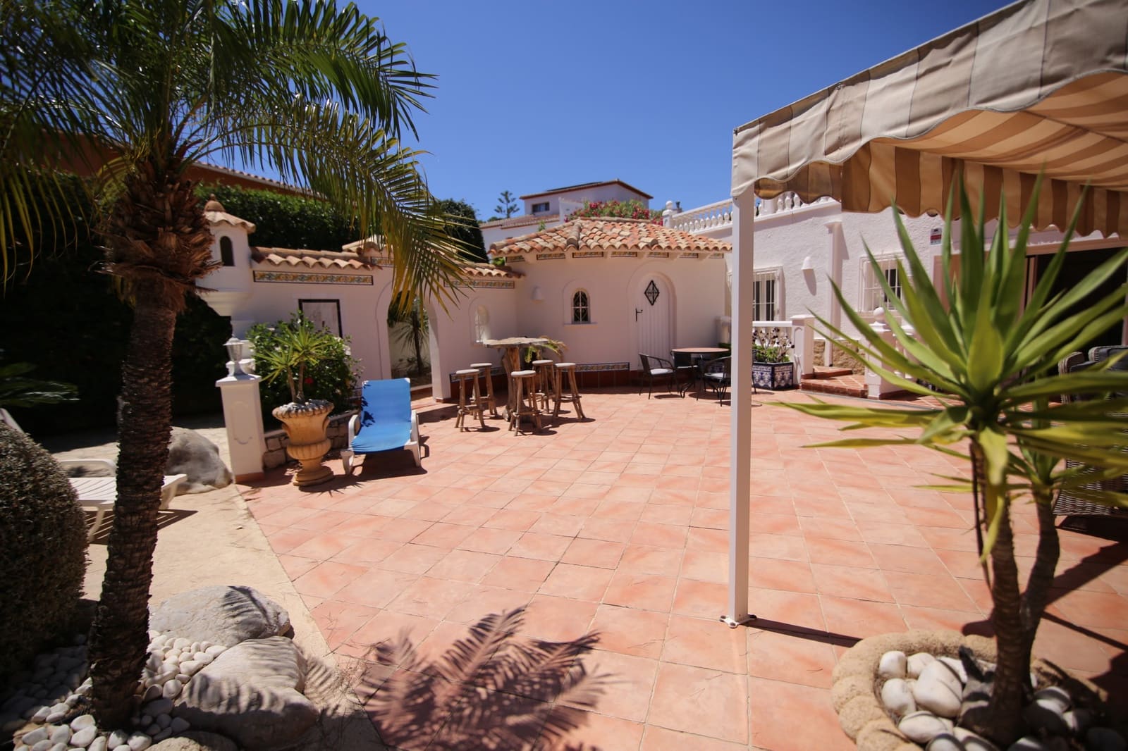4 bedroom Villa for sale in Moraira with pool - € 1,199,000 (Ref: 8475518)