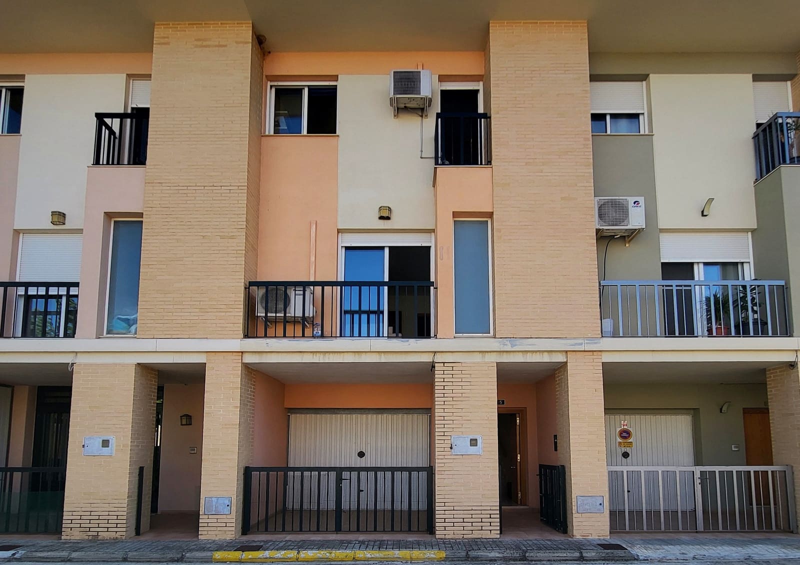 4 soveværelse Byhus til salg i Carcer - € 185.000 (Ref: 8536027)