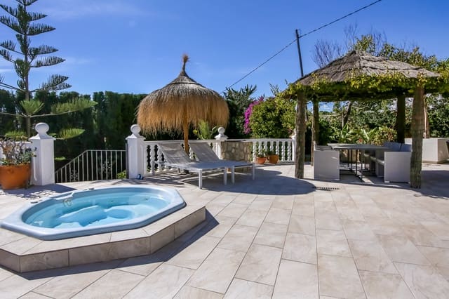 3 soveværelse Villa til salg i Casco Urbano, Teulada-Moraira med swimmingpool - € 799.000 (Ref: 8596998)