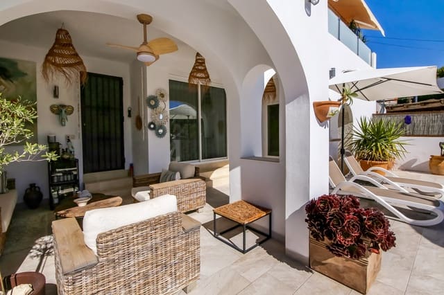 3 soveværelse Villa til salg i Casco Urbano, Teulada-Moraira med swimmingpool - € 799.000 (Ref: 8596998)