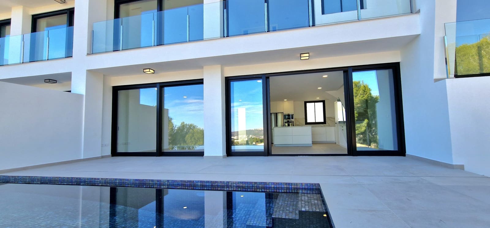 3 soveværelse Semi-Rækkehus til salg i Moraira med swimmingpool - € 690.000 (Ref: 8658056)