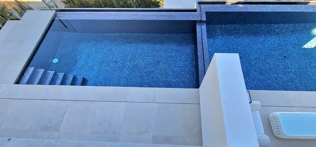 3 soveværelse Semi-Rækkehus til salg i Casco Urbano, Teulada-Moraira med swimmingpool - € 690.000 (Ref: 8658056)