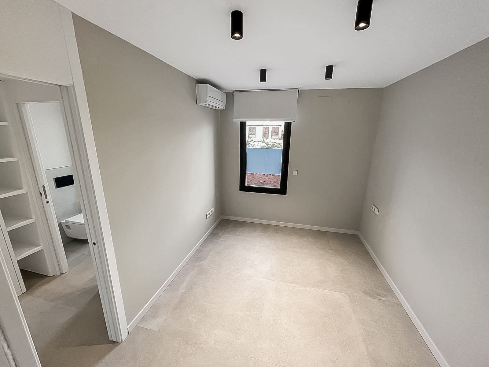 4 soveværelse Villa til salg i Oliva med swimmingpool - € 950.000 (Ref: 8675340)