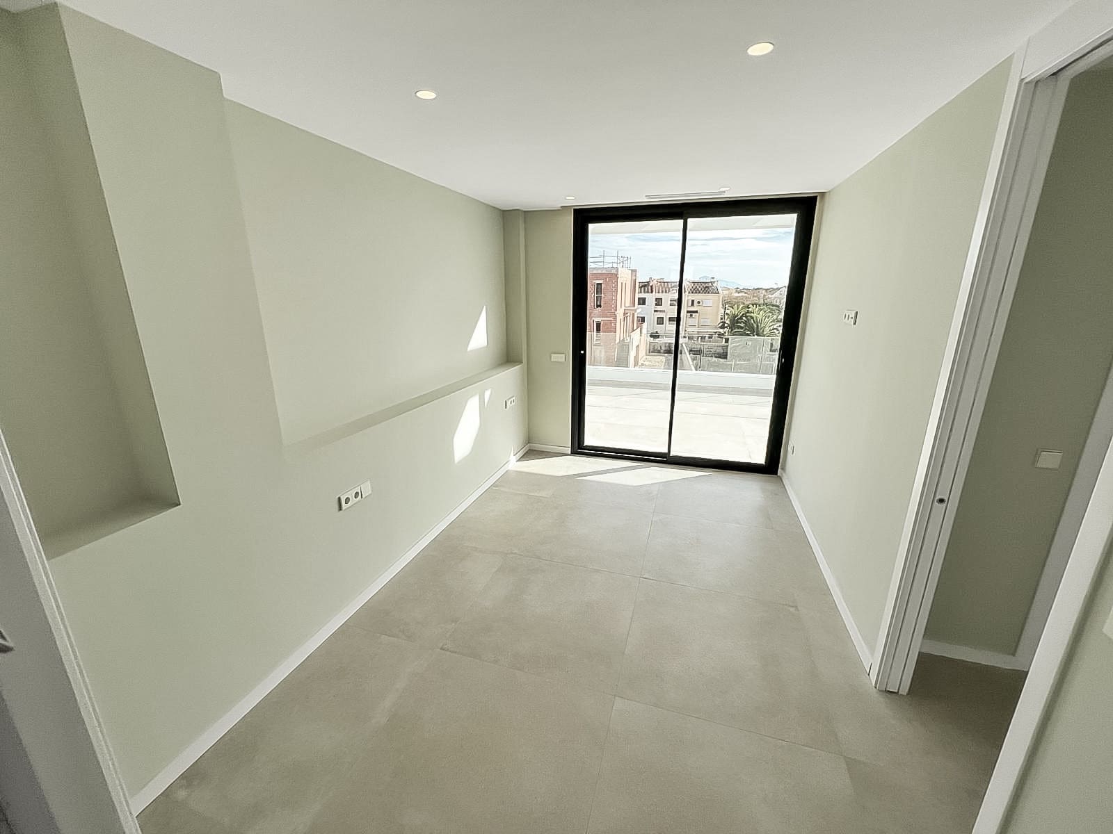 4 soveværelse Villa til salg i Oliva med swimmingpool - € 950.000 (Ref: 8675340)