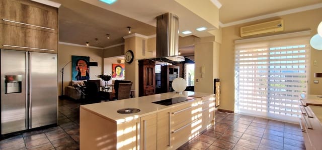 3 soveværelse Villa til salg i Casco Urbano, Teulada-Moraira med swimmingpool - € 899.000 (Ref: 8703468)