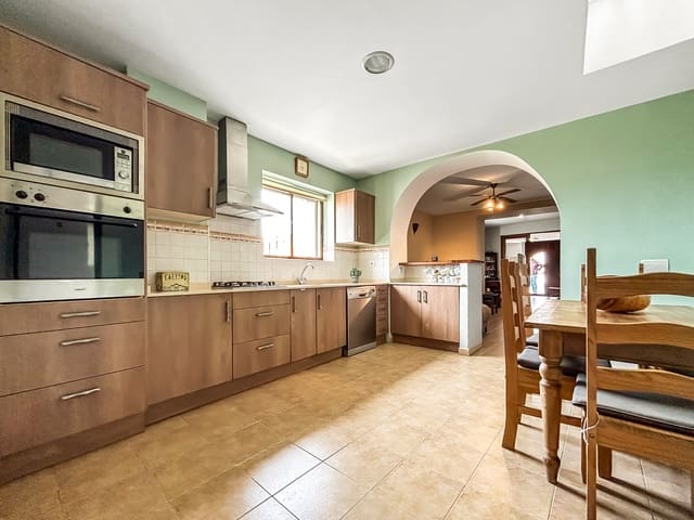 4 bedroom Townhouse for sale in Oliva Pueblo, Oliva - € 229,995 (Ref: 8837586)