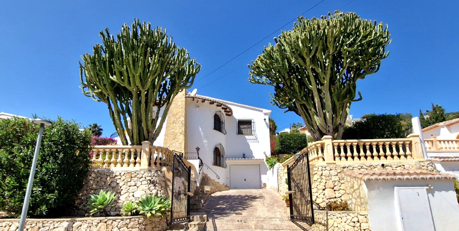 4 soveværelse Villa til salg i Moraira med swimmingpool - € 665.000 (Ref: 8923222)