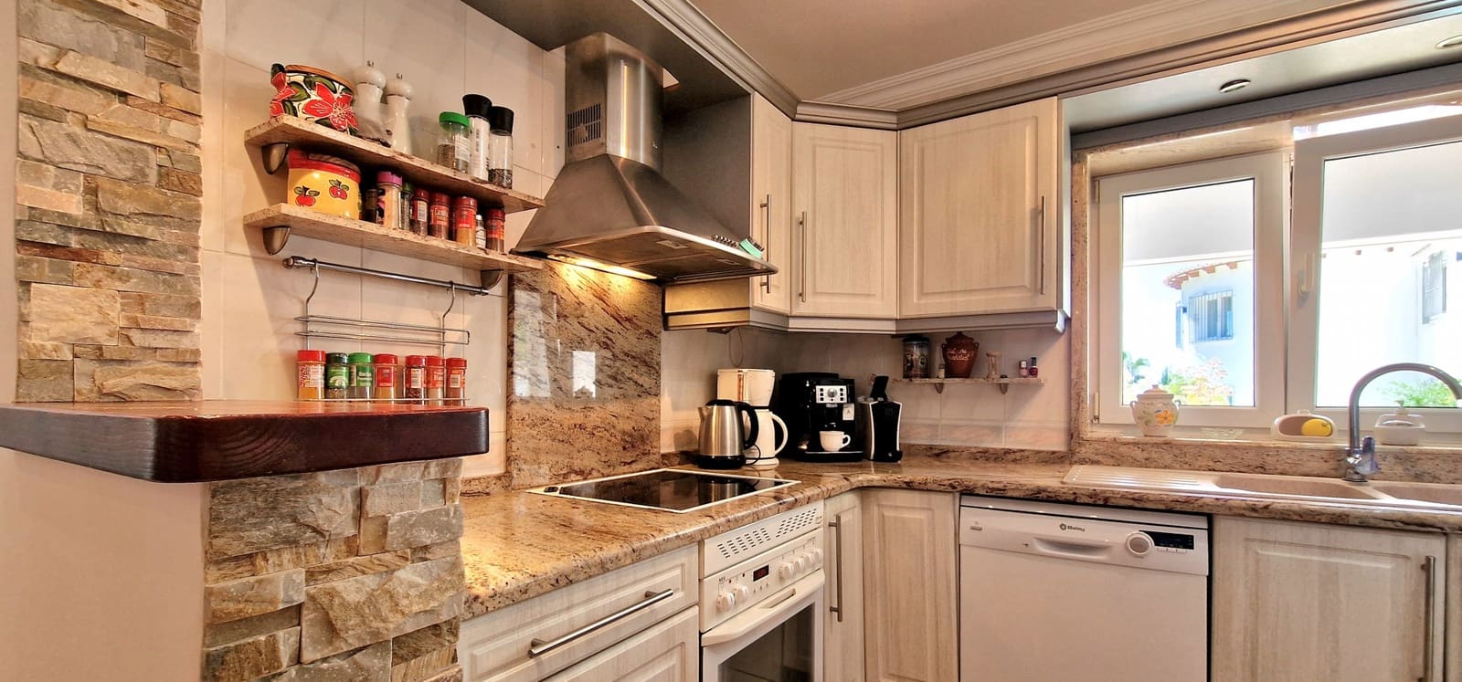 4 soveværelse Villa til salg i Moraira med swimmingpool - € 665.000 (Ref: 8923222)