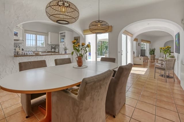 5 bedroom Villa for sale in Casco Urbano, Teulada-Moraira with pool - € 1,499,000 (Ref: 8942101)