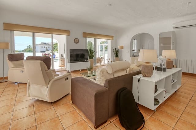 5 bedroom Villa for sale in Casco Urbano, Teulada-Moraira with pool - € 1,499,000 (Ref: 8942101)