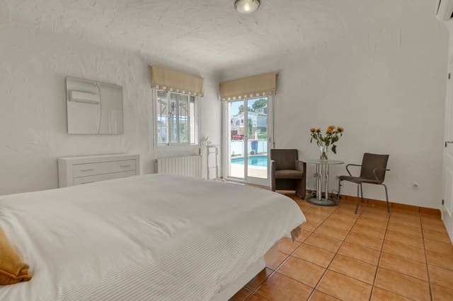 5 bedroom Villa for sale in Casco Urbano, Teulada-Moraira with pool - € 1,499,000 (Ref: 8942101)