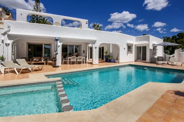5 bedroom Villa for sale in Casco Urbano, Teulada-Moraira with pool - € 1,499,000 (Ref: 8942101)