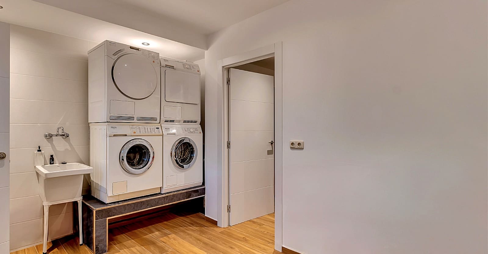 4 makuuhuone Huvila myytävänä paikassa Benissa mukana uima-altaan - 1 700 000 € (Ref: 8967920)