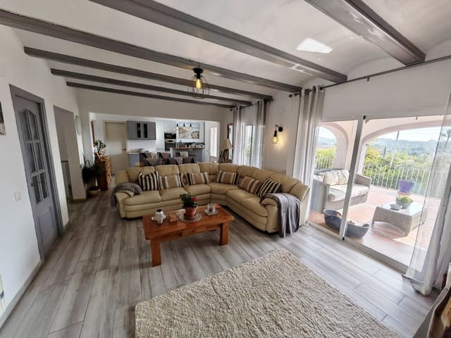 5 slaapkamer Villa te koop in Centro ciudad, Javea / Xàbia met zwembad - € 650.000 (Ref: 8987983)