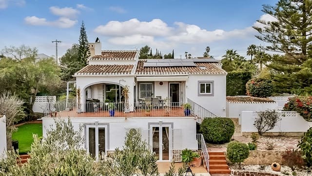 5 slaapkamer Villa te koop in Centro ciudad, Javea / Xàbia met zwembad - € 650.000 (Ref: 8987983)