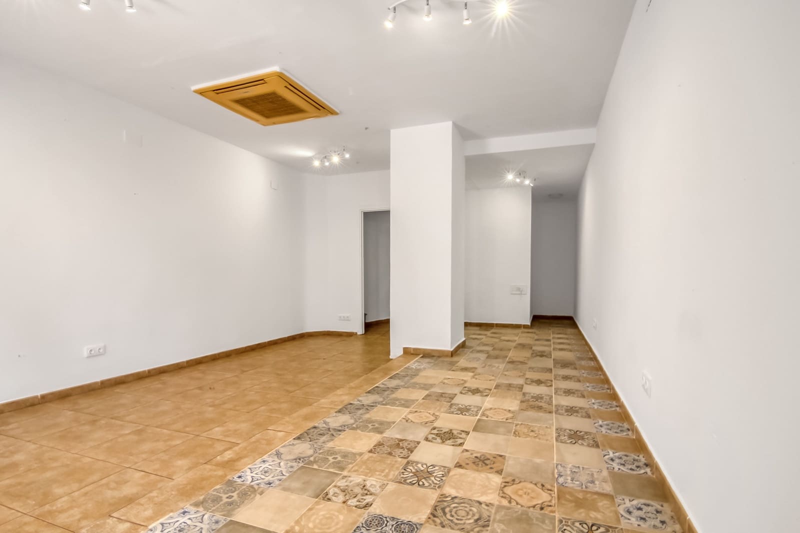 Kommersiell till salu i Javea / Xabia - 210 000 € (Ref: 9101685)