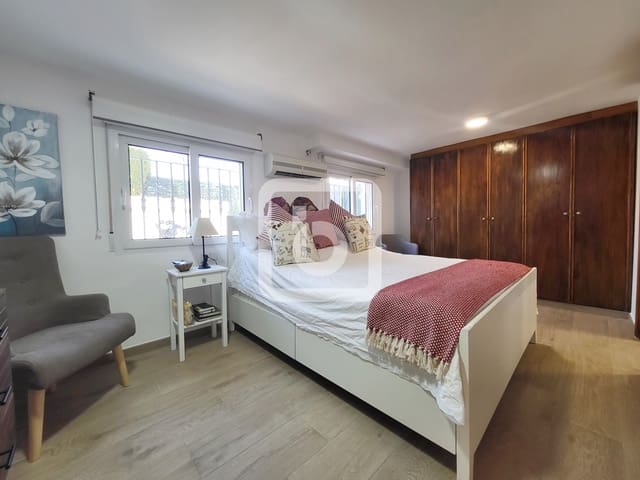 4 soveværelse Semi-Rækkehus til salg i Oliva Nova, Oliva med swimmingpool - € 450.000 (Ref: 9111491)
