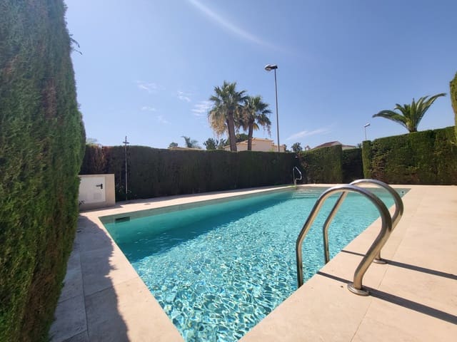 4 soveværelse Semi-Rækkehus til salg i Oliva Nova, Oliva med swimmingpool - € 450.000 (Ref: 9111491)