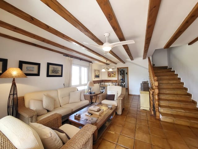 4 soveværelse Semi-Rækkehus til salg i Oliva Nova, Oliva med swimmingpool - € 450.000 (Ref: 9111491)