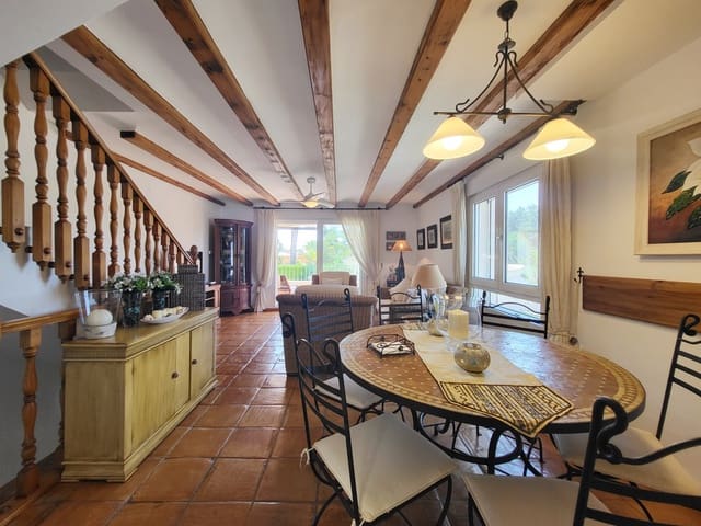 4 soveværelse Semi-Rækkehus til salg i Oliva Nova, Oliva med swimmingpool - € 450.000 (Ref: 9111491)