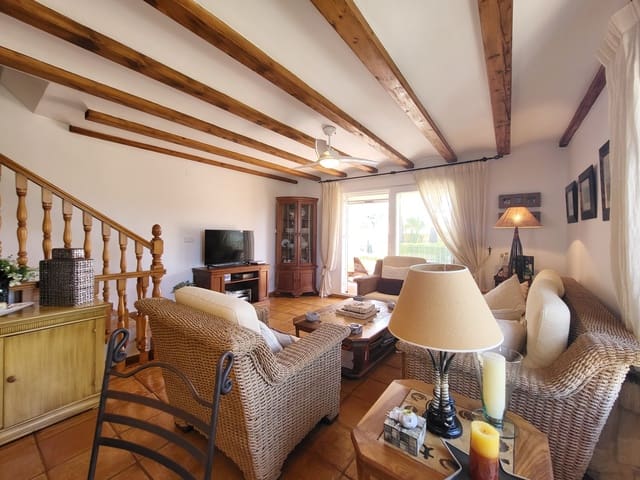 4 soveværelse Semi-Rækkehus til salg i Oliva Nova, Oliva med swimmingpool - € 450.000 (Ref: 9111491)