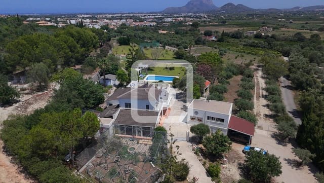 4 soveværelse Villa til salg i Beniarbeig med swimmingpool garage - € 899.950 (Ref: 9126475)
