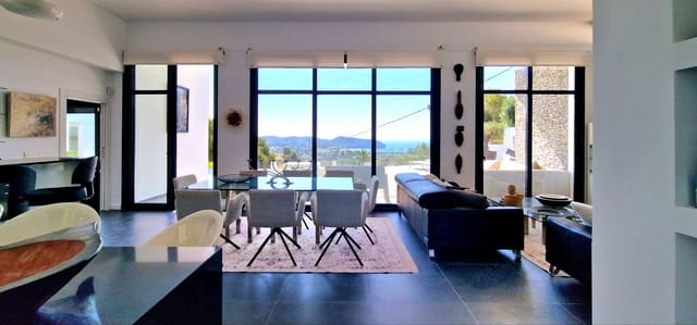 4 bedroom Villa for sale in Casco Urbano, Teulada-Moraira with pool - € 1,495,000 (Ref: 9126476)