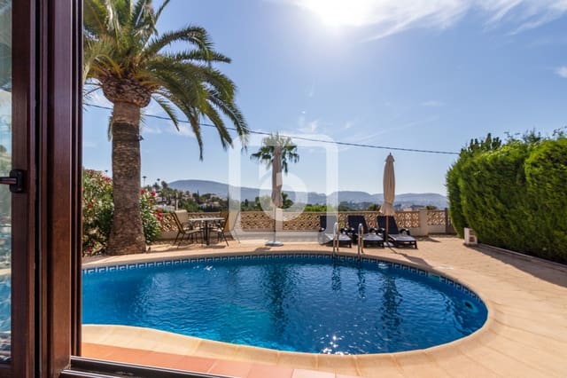 3 soveværelse Villa til salg i Moraira, Teulada-Moraira med swimmingpool garage - € 499.000 (Ref: 9132053)
