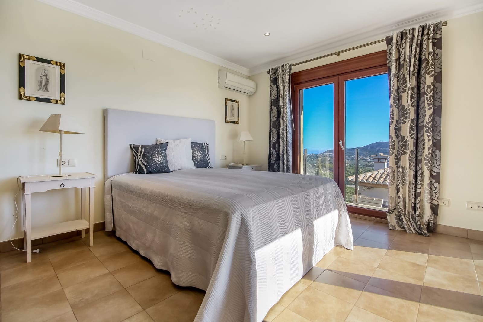 4 soveværelse Villa til salg i Moraira med swimmingpool - € 1.399.000 (Ref: 9146410)