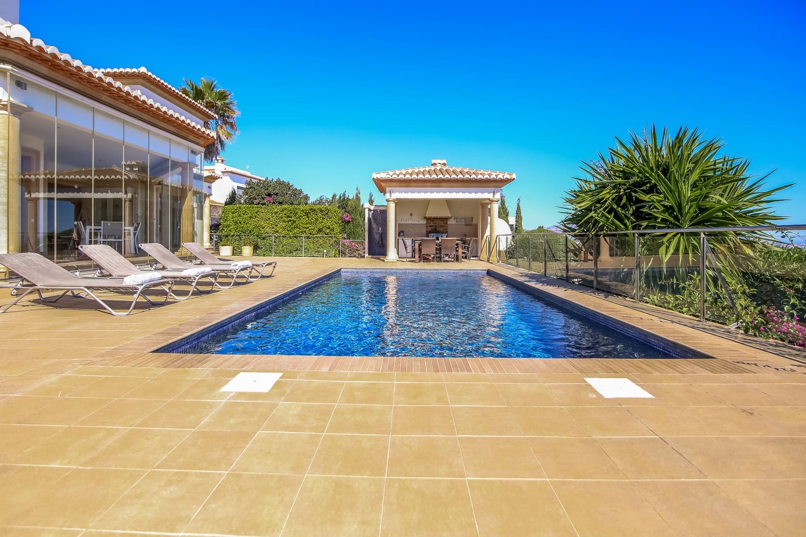 4 soveværelse Villa til salg i Moraira med swimmingpool - € 1.399.000 (Ref: 9146410)
