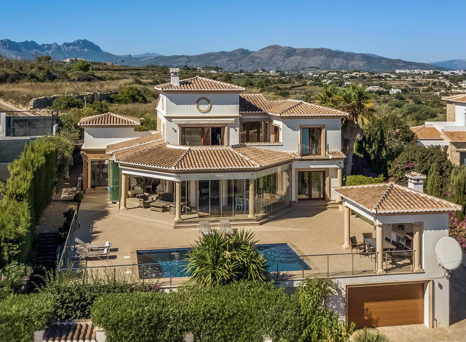 4 soveværelse Villa til salg i Moraira med swimmingpool - € 1.399.000 (Ref: 9146410)