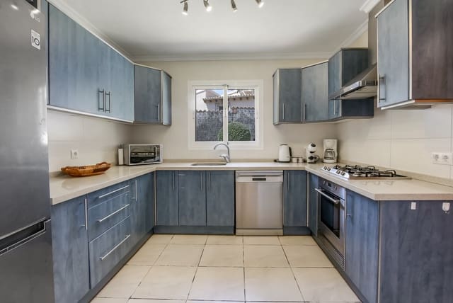 6 soveværelse Villa til salg i Moraira, Teulada-Moraira med swimmingpool - € 899.000 (Ref: 9170661)
