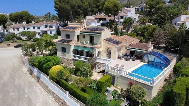 4 slaapkamer Villa te koop in Casco Urbano, Teulada-Moraira met zwembad - € 710.000 (Ref: 9175880)