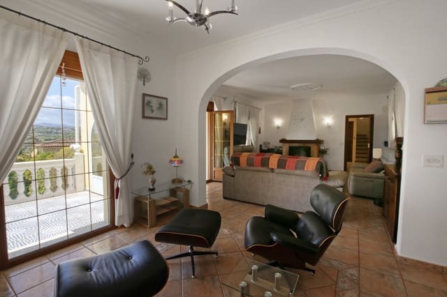 4 slaapkamer Villa te koop in Casco Urbano, Teulada-Moraira met zwembad - € 710.000 (Ref: 9175880)