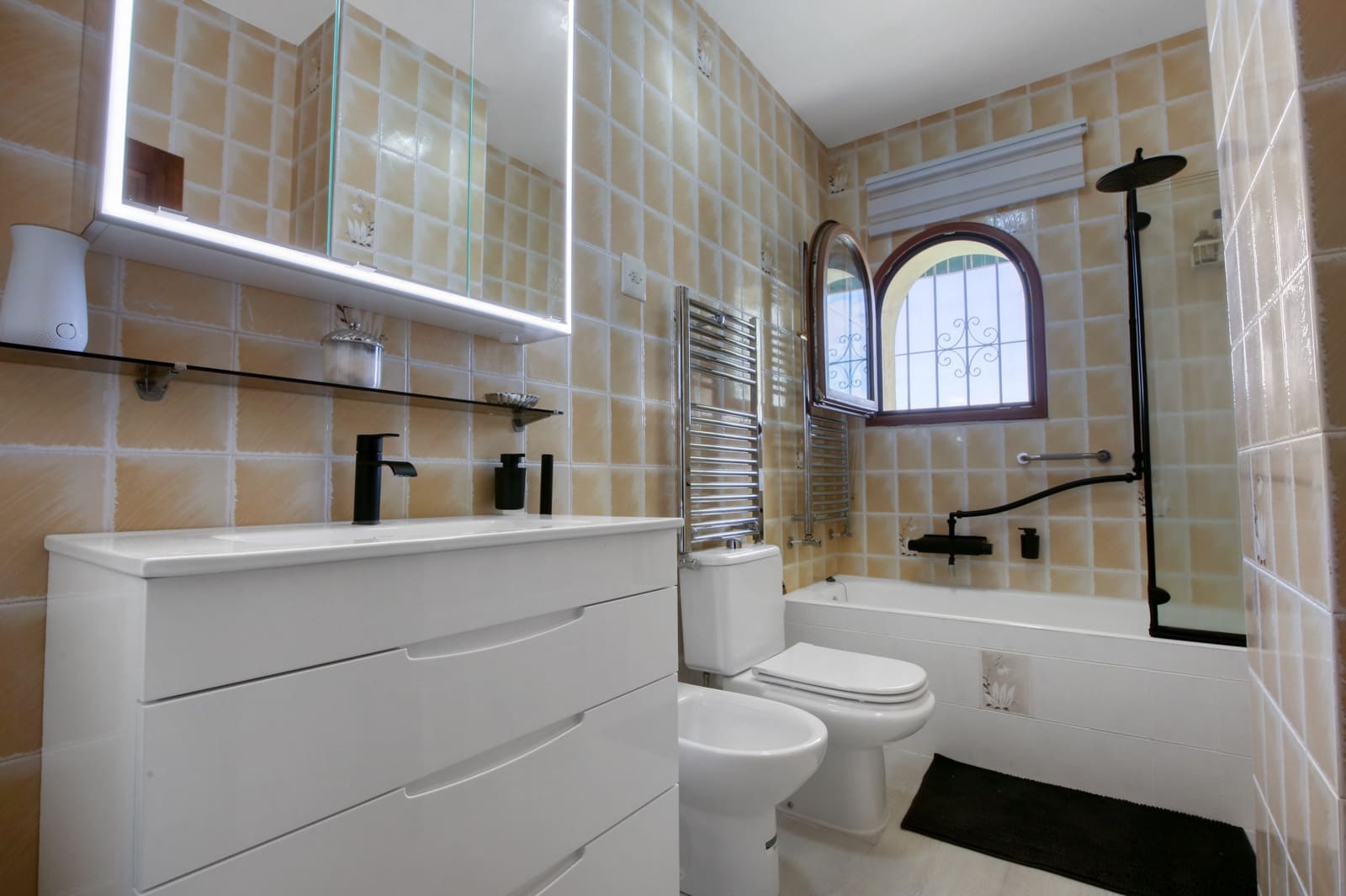 4 soveværelse Villa til salg i Moraira med swimmingpool - € 675.000 (Ref: 9175880)