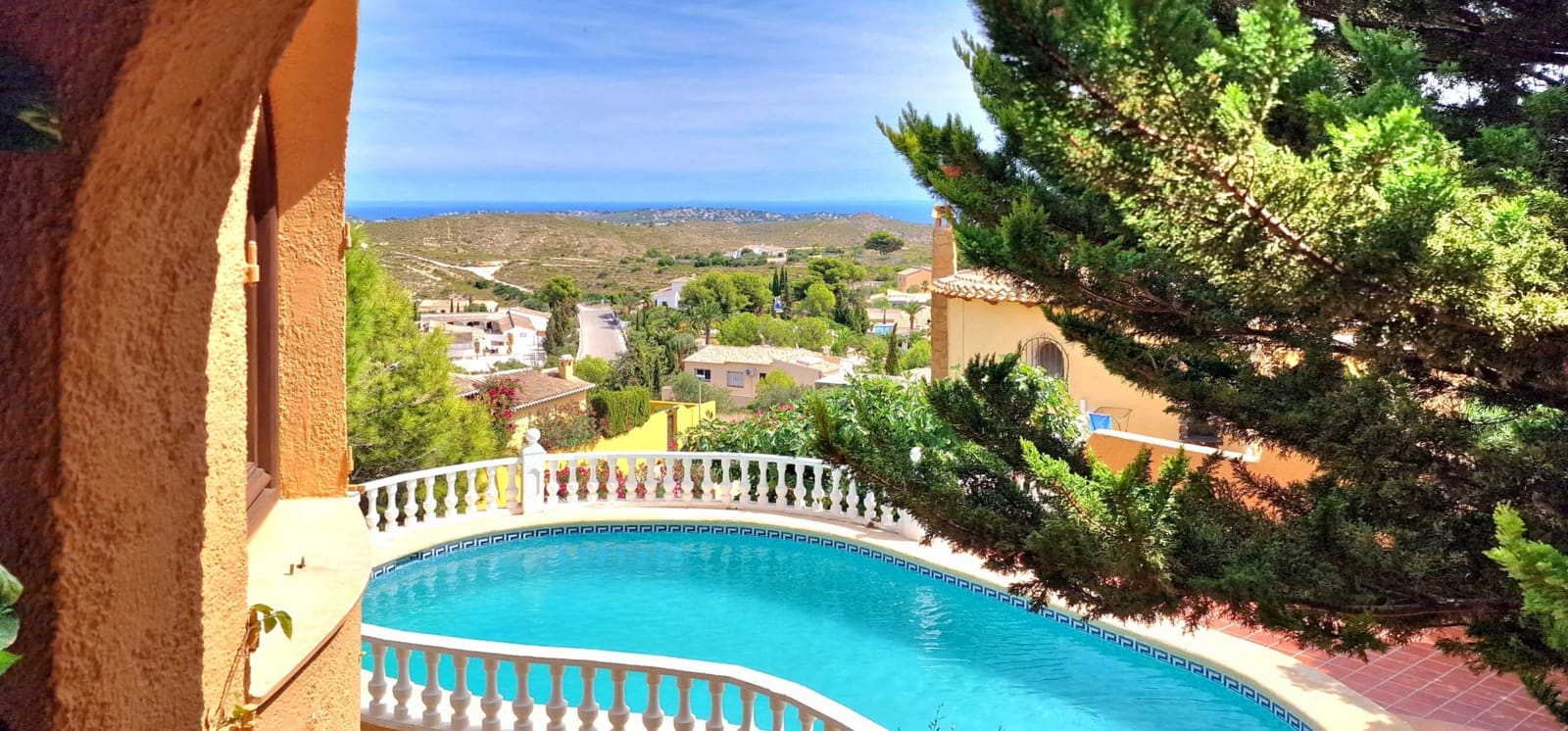 4 Zimmer Villa zu verkaufen in Cumbre del Sol mit Pool - 619.000 € (Ref: 9204200)