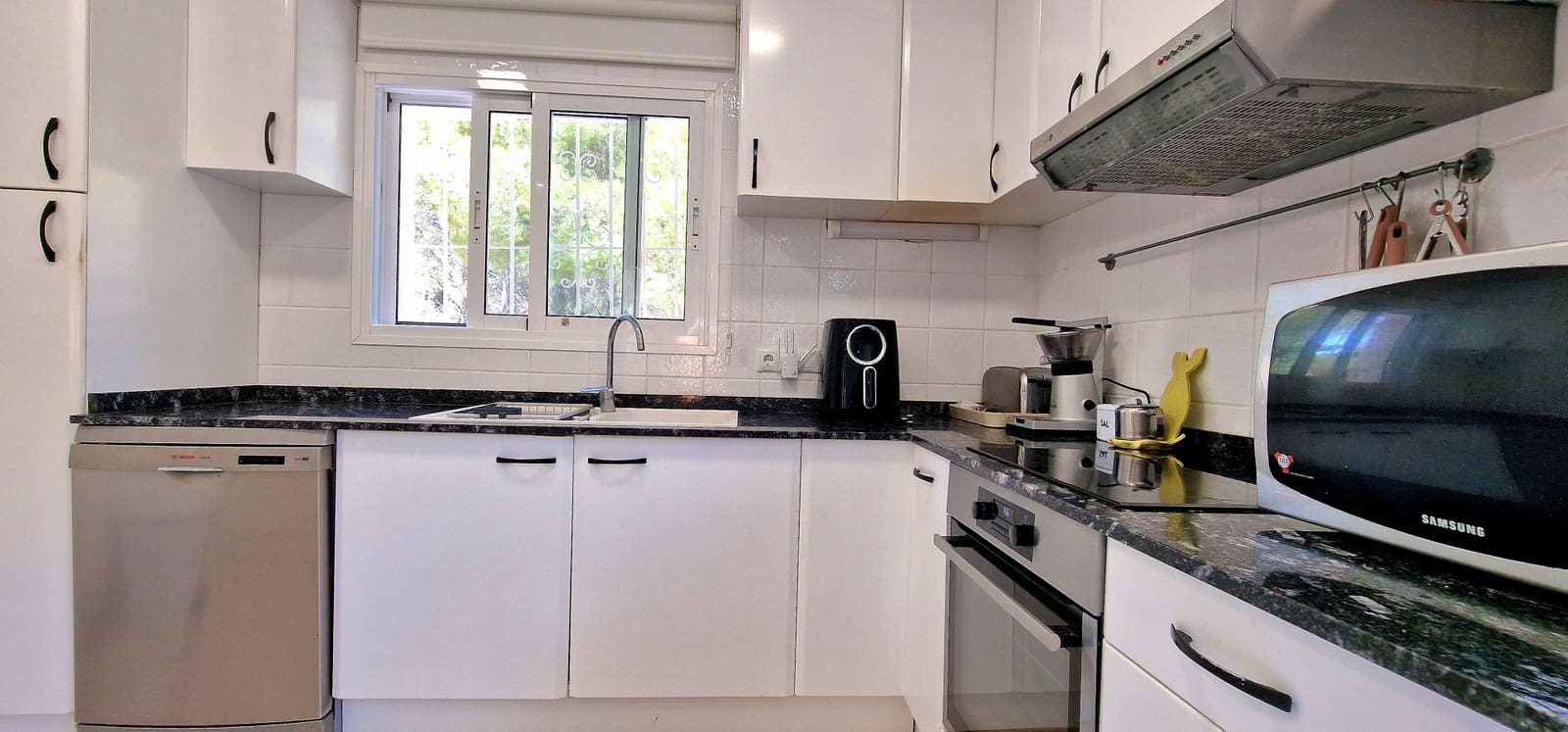 4 makuuhuone Huvila myytävänä paikassa Benissa mukana uima-altaan - 620 000 € (Ref: 9207765)