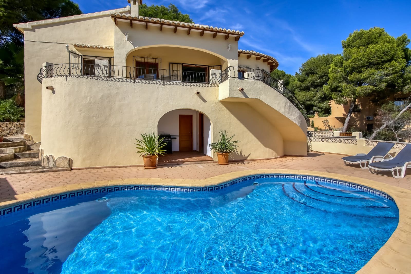 3 Zimmer Villa zu verkaufen in Moraira mit Pool - 665.000 € (Ref: 9211742)