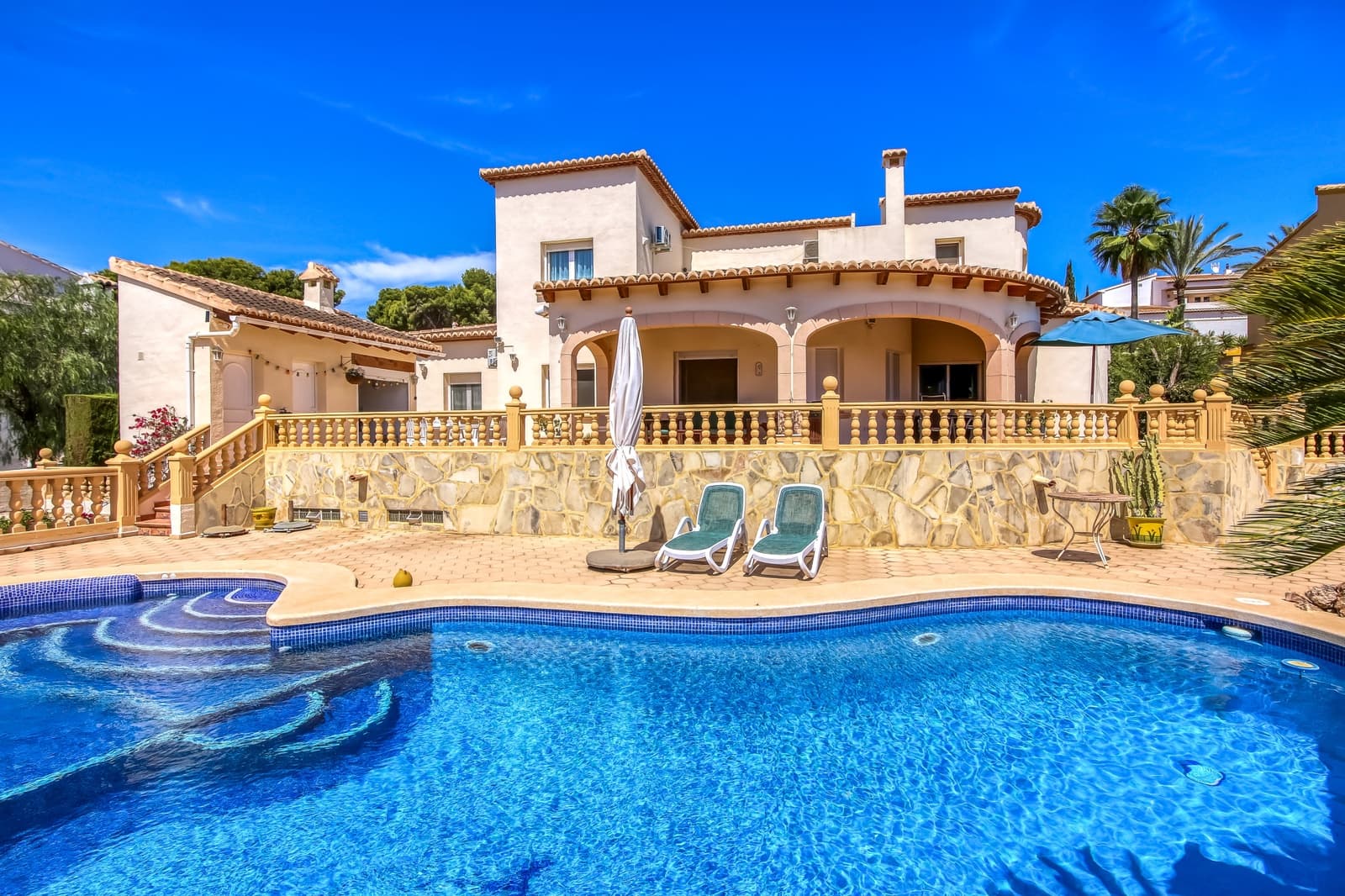 5 soveværelse Villa til salg i Moraira med swimmingpool - € 1.150.000 (Ref: 9223665)