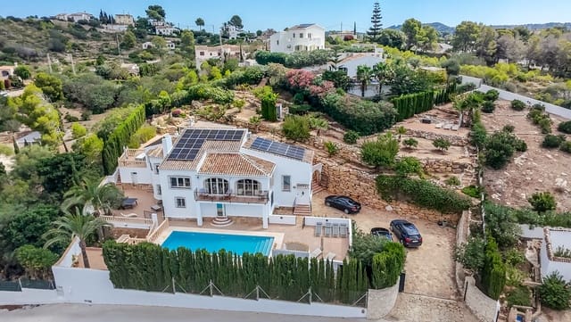 4 sypialnia Willa na sprzedaż w Centro ciudad, Javea / Xàbia z basenem - 1 090 000 € (Ref: 9226159)