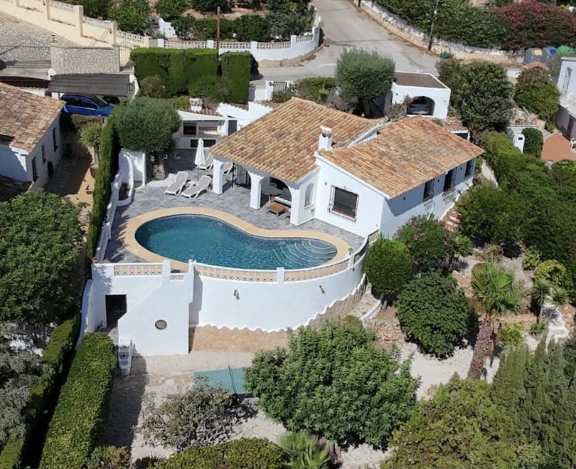 3 soveværelse Villa til salg i Moraira med swimmingpool - € 690.000 (Ref: 9232140)