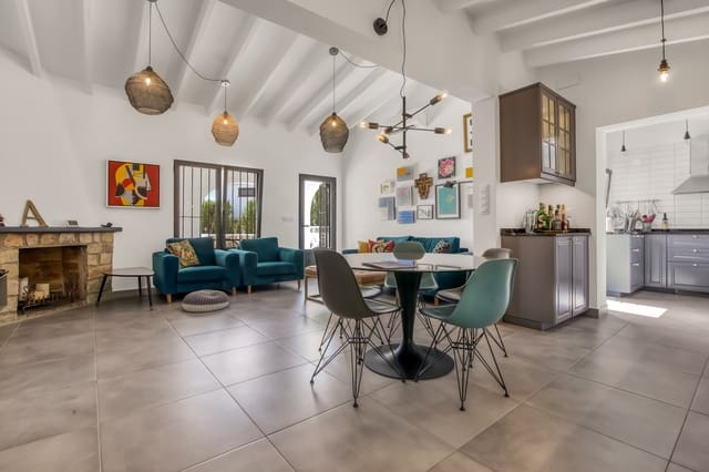 3 bedroom Villa for sale in Casco Urbano, Teulada-Moraira with pool - € 690,000 (Ref: 9232140)