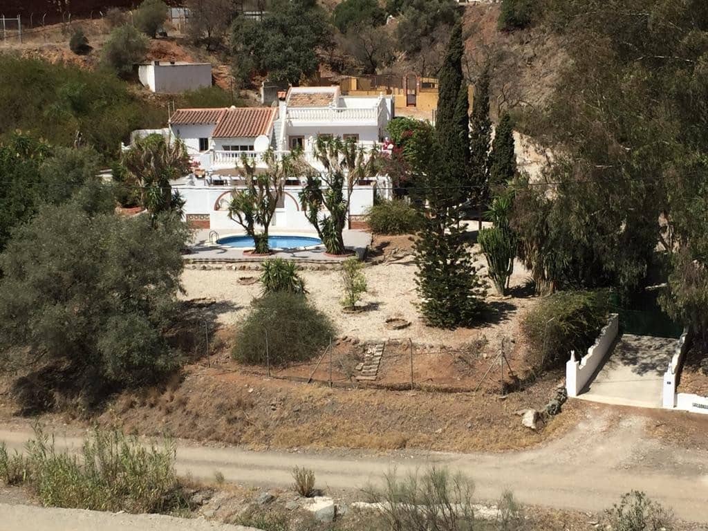 4 soveværelse Finca/Landehus til salg i Malaga by med swimmingpool - € 325.000 (Ref: 9285634)