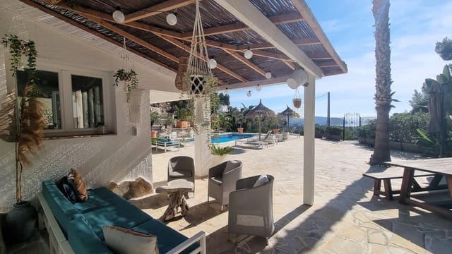 4 bedroom Villa for sale in Casco Urbano, Teulada-Moraira with pool - € 1,270,000 (Ref: 9289592)
