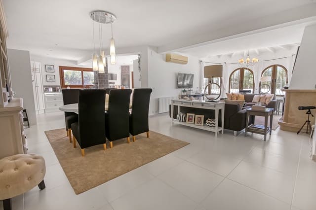 3 sypialnia Willa na sprzedaż w Moraira, Teulada-Moraira z basenem - 1 050 000 € (Ref: 9326331)